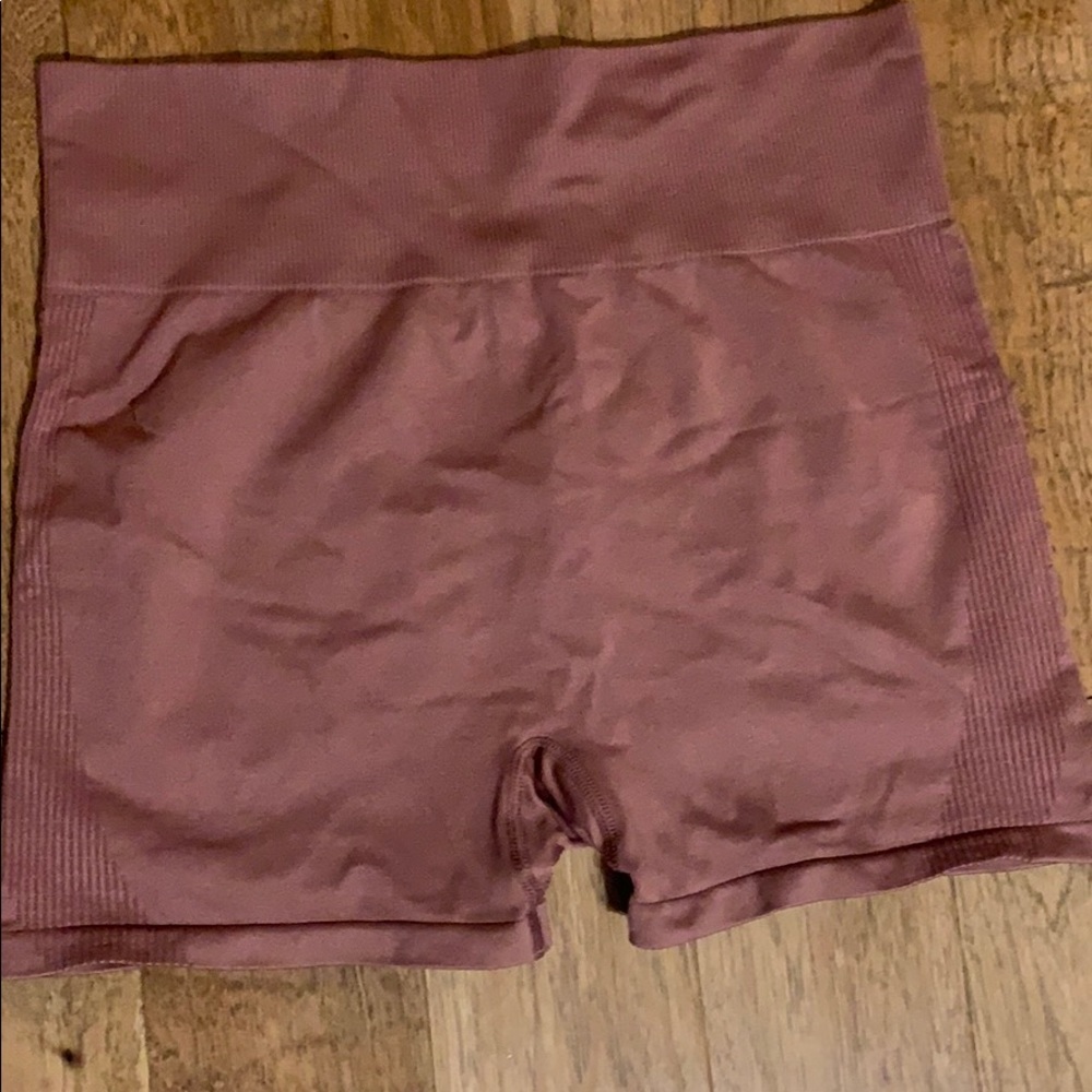 Pink seamless workout short